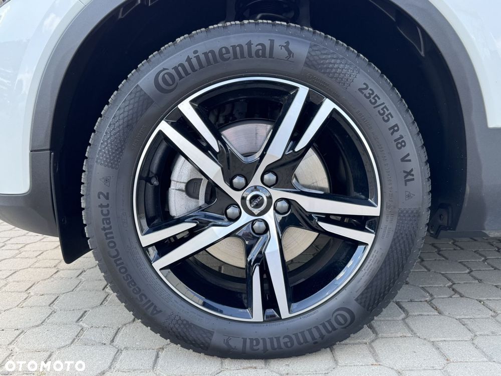 Volvo XC 40 B3 Plus Dark - 26