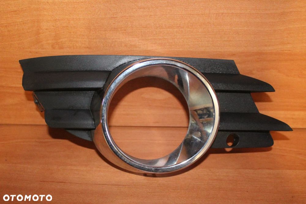 KRATKA HALOGENU PRAWA PRAWY PRZÓD OPEL MERIVA A PO LIFT CHROM 13193537 - 1