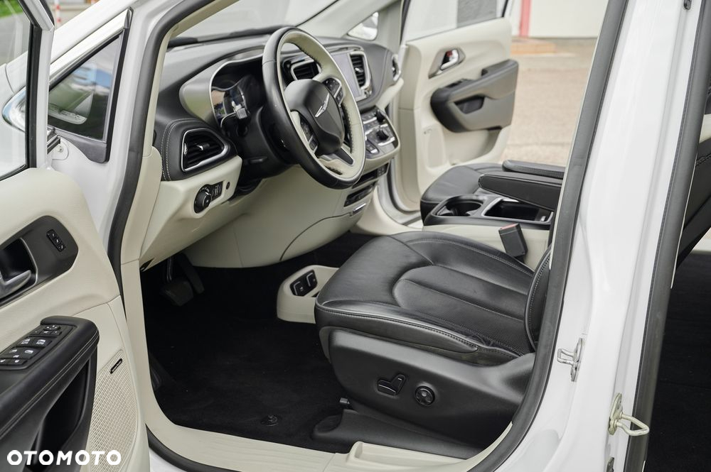 Chrysler Pacifica - 20