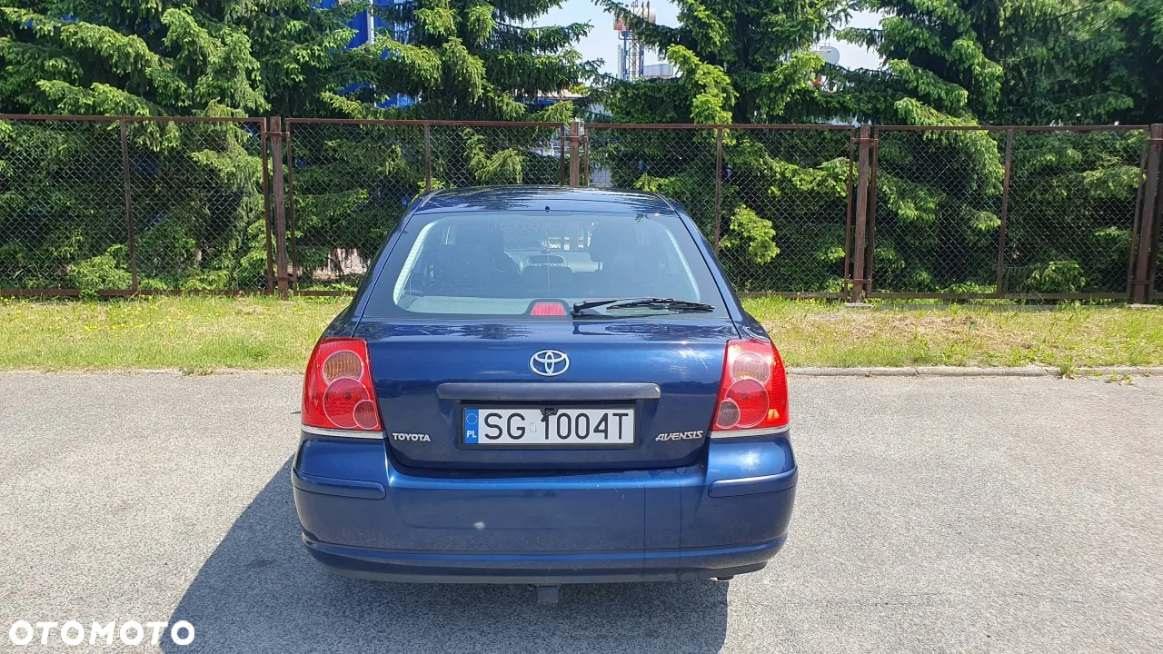 Toyota Avensis 1.8 VVT-i Sol - 2