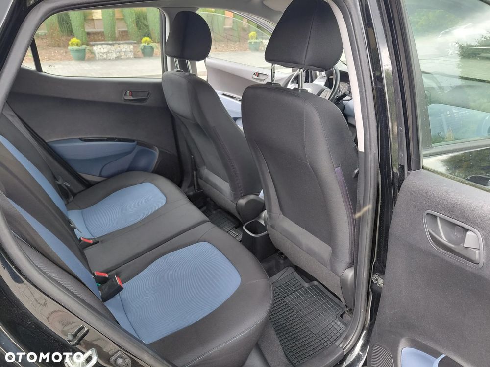 Hyundai i10 1.0 Fifa World Cup Edition - 12