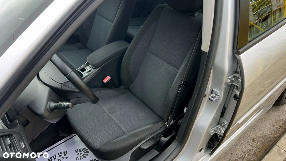 Renault Laguna 1.6 Authentique - 26