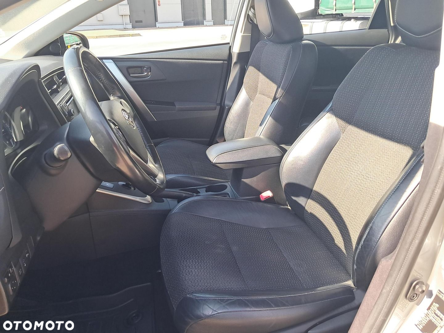 Toyota Auris Hybrid 135 Prestige - 15