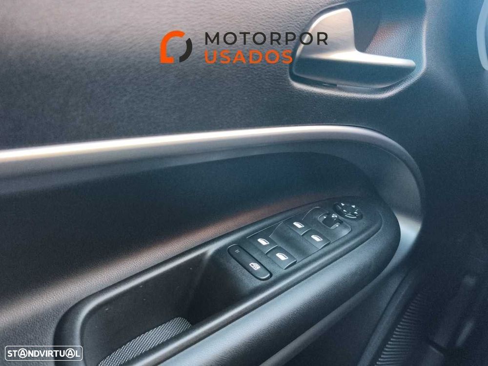 Jeep Avenger 1.2 e-Hybrid Summit DCT - 19