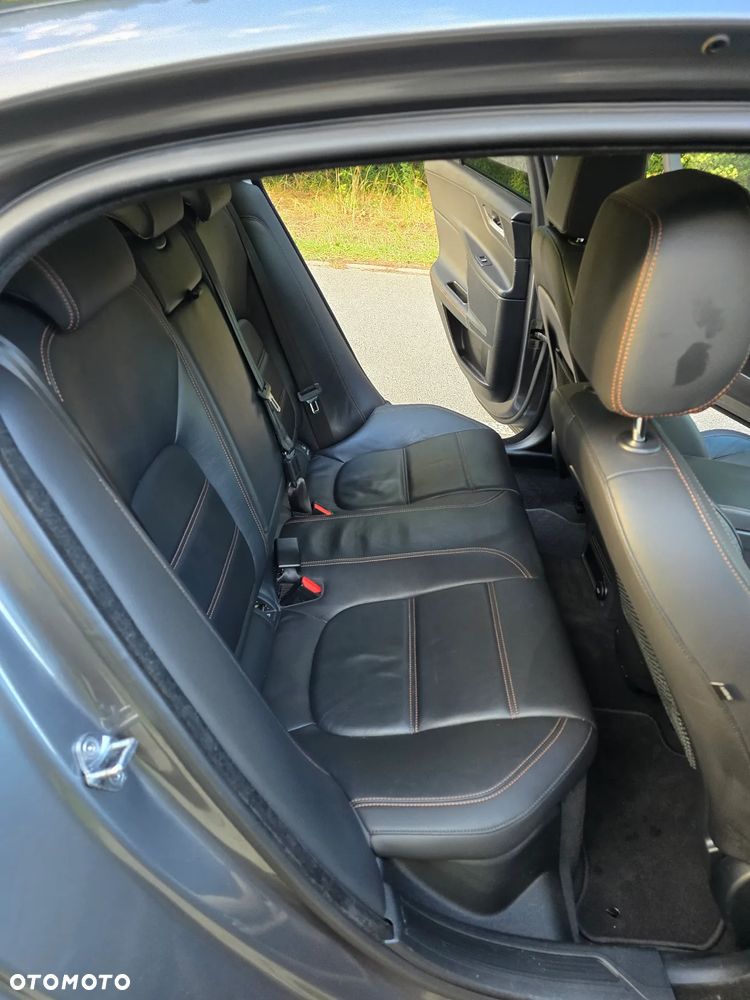 Jaguar XE 2.0 D Prestige - 26