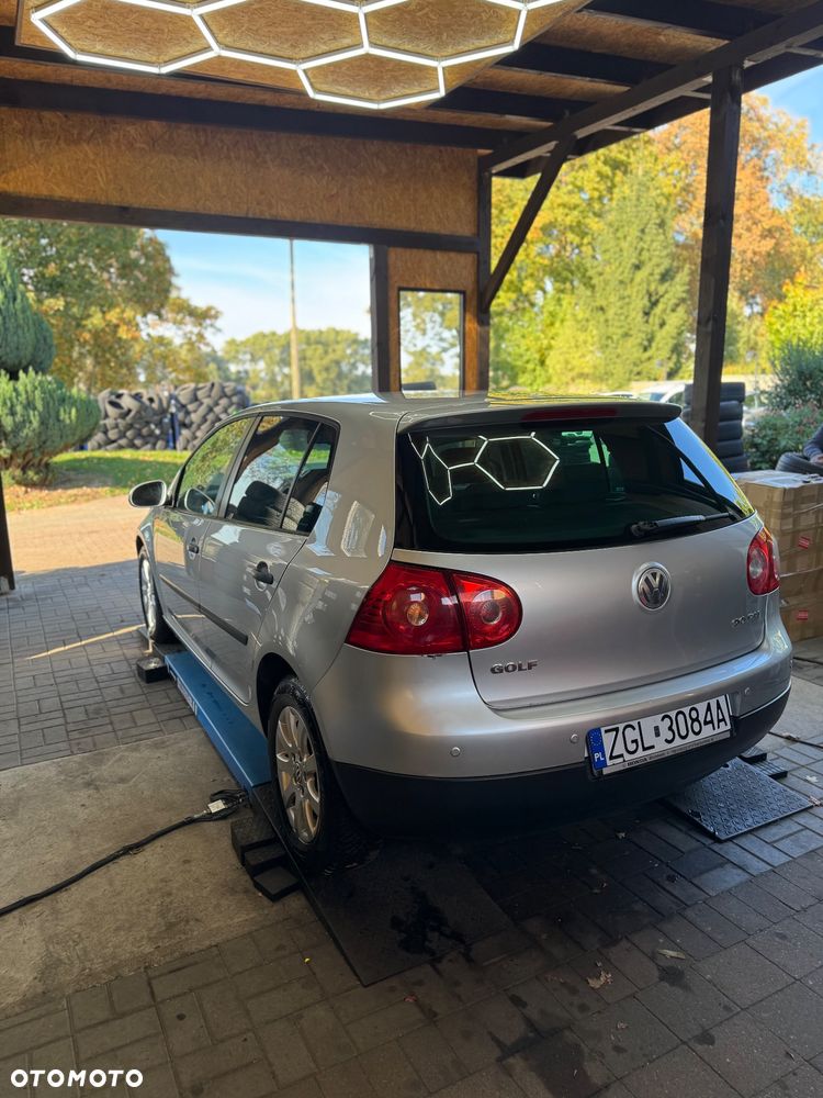 Volkswagen Golf 2.0 FSI Comfortline - 6