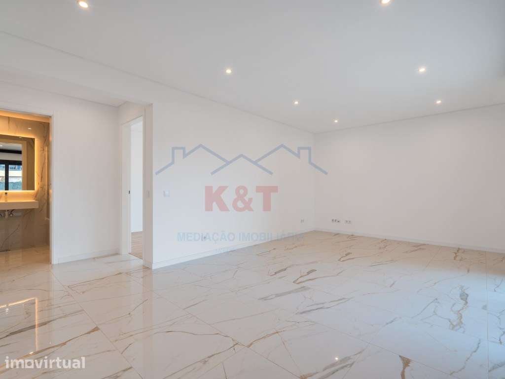Apartamento T3 com ótimas varandas e piscina e garagem - Grande imagem: 4/29