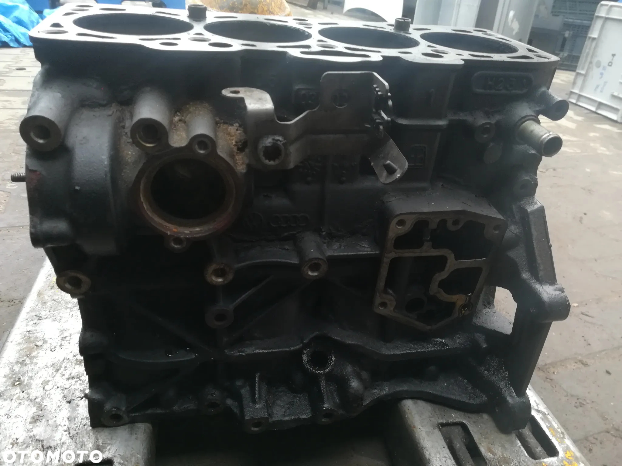 BLOK SILNIKA AUDI A4, A6 2.0TDI 16V, RURKA WODY 03G121065R - 4