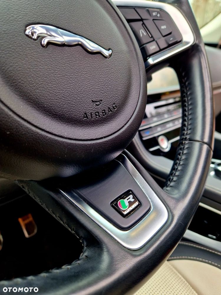Jaguar F-Pace 2.0 i4D RWD R-Sport - 13