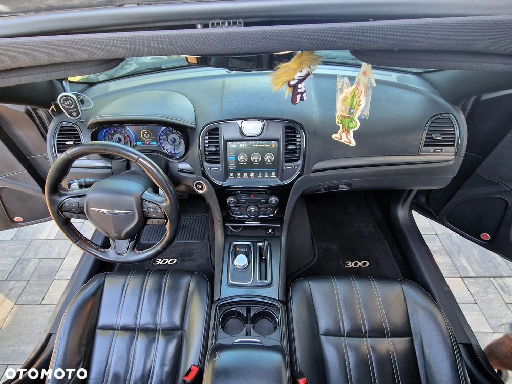 Chrysler 300s - 10