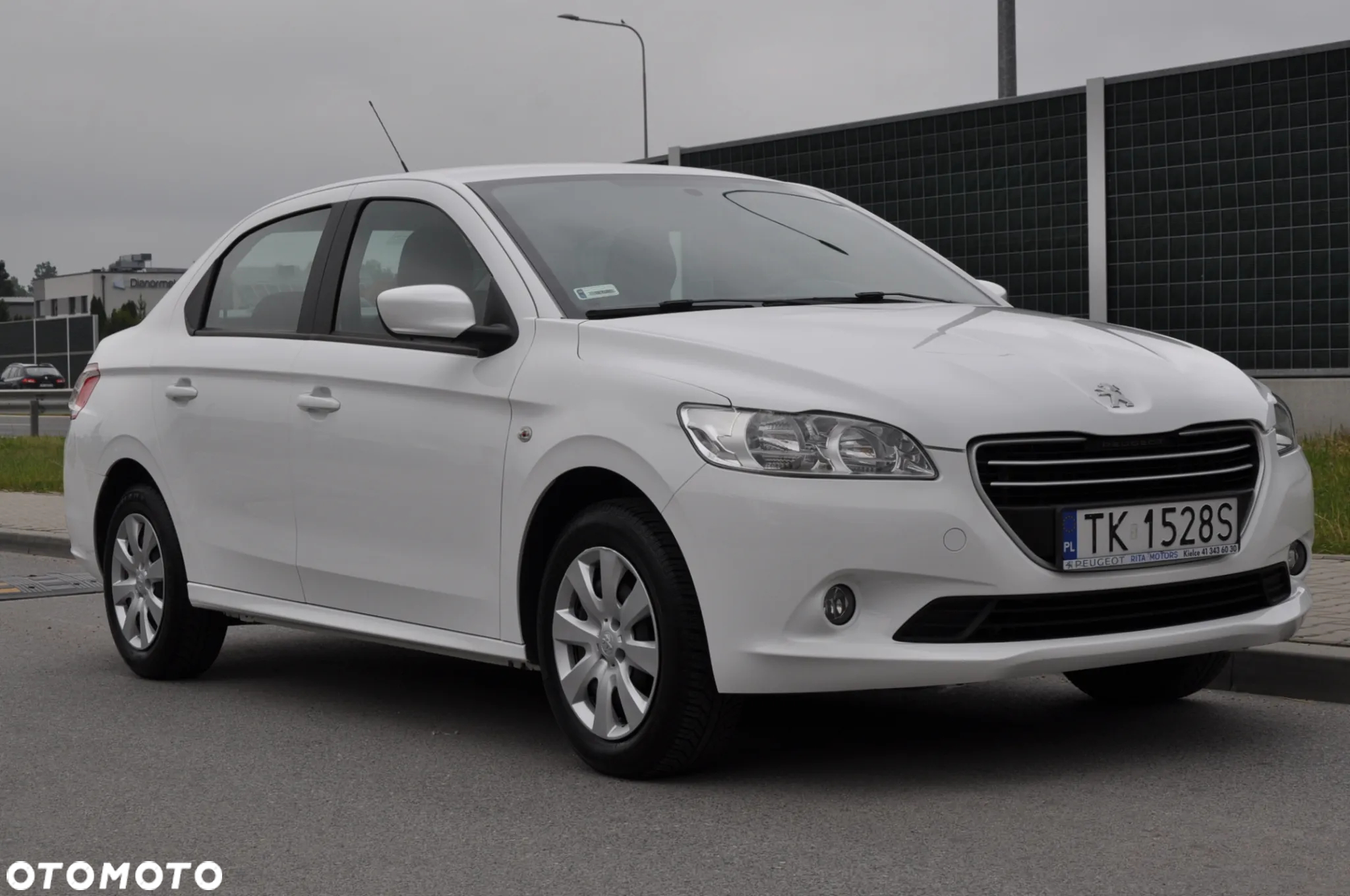 Peugeot 301 1.2 Pure Tech Access - 19