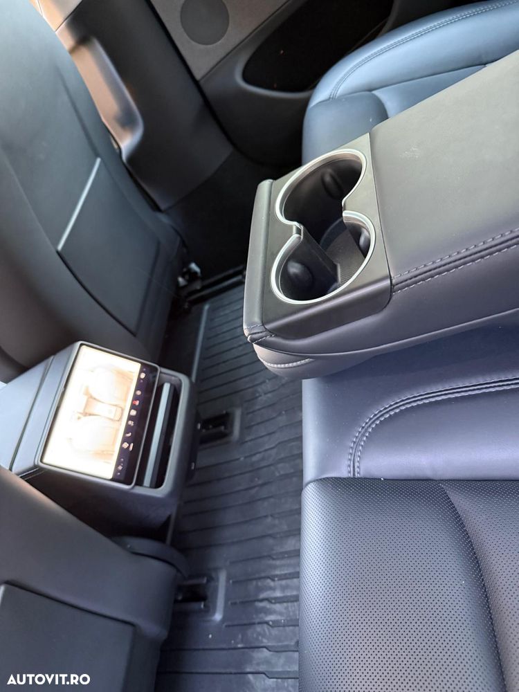 Tesla Model 3 RWD - 10