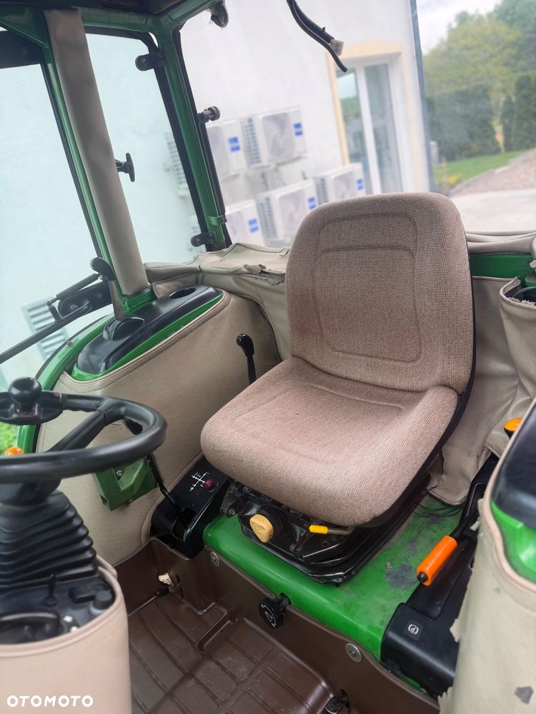 John Deere 4700 - 9
