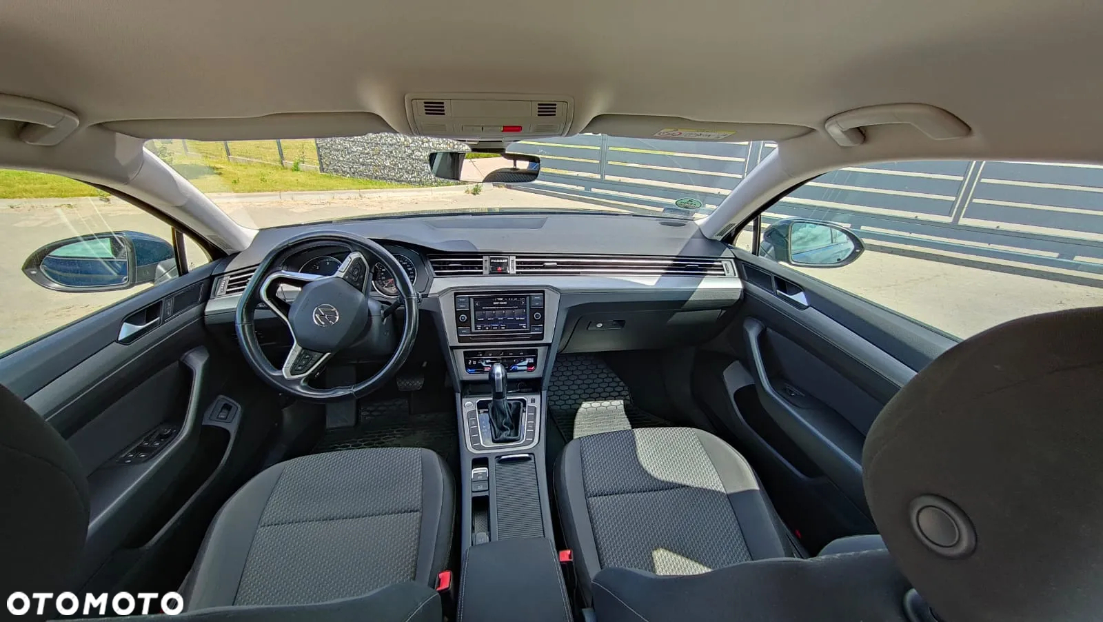 Volkswagen Passat - 11