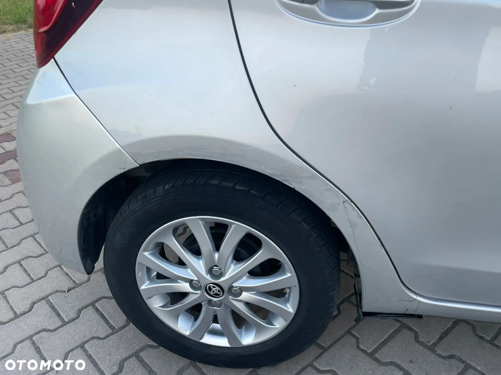 Toyota Yaris 1.33 VVT-i Lounge - 16