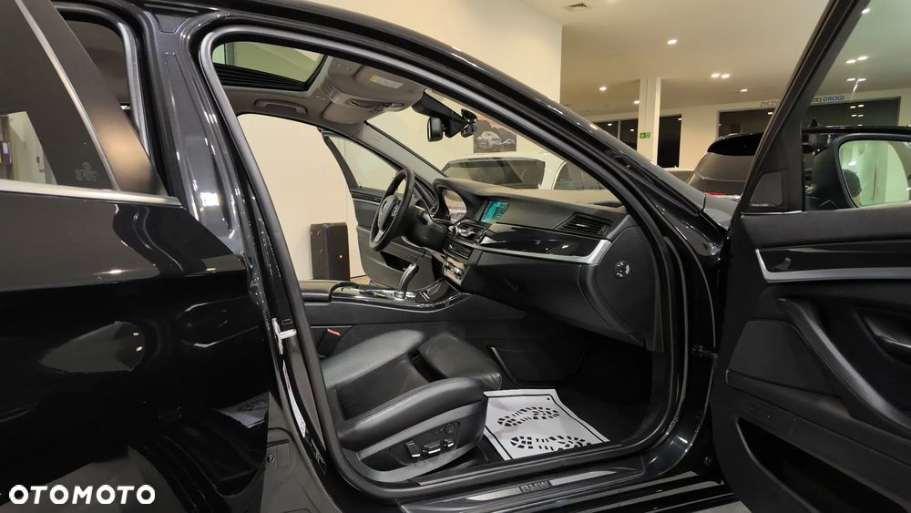 BMW Seria 5 530d Luxury Line - 23