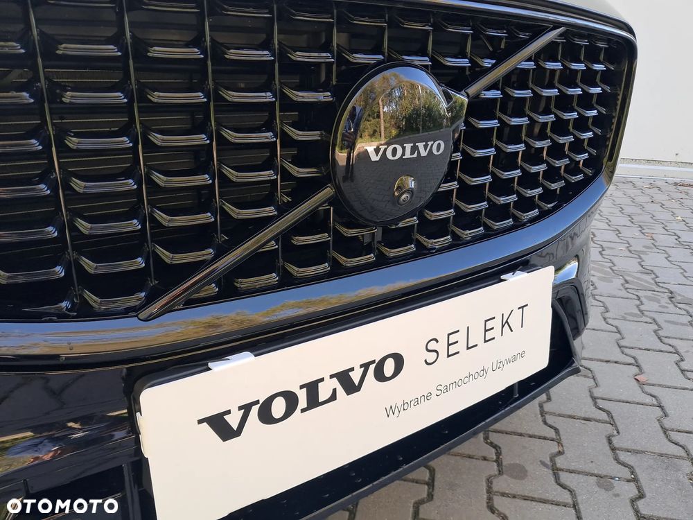 Volvo XC 60 T6 Plug-In Hybrid AWD Ultra Black Edition - 27