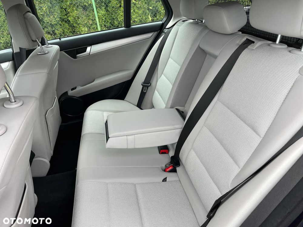 Mercedes-Benz Klasa C 220 CDI DPF Automatik BlueEFFICIENCY Avantgarde - 18