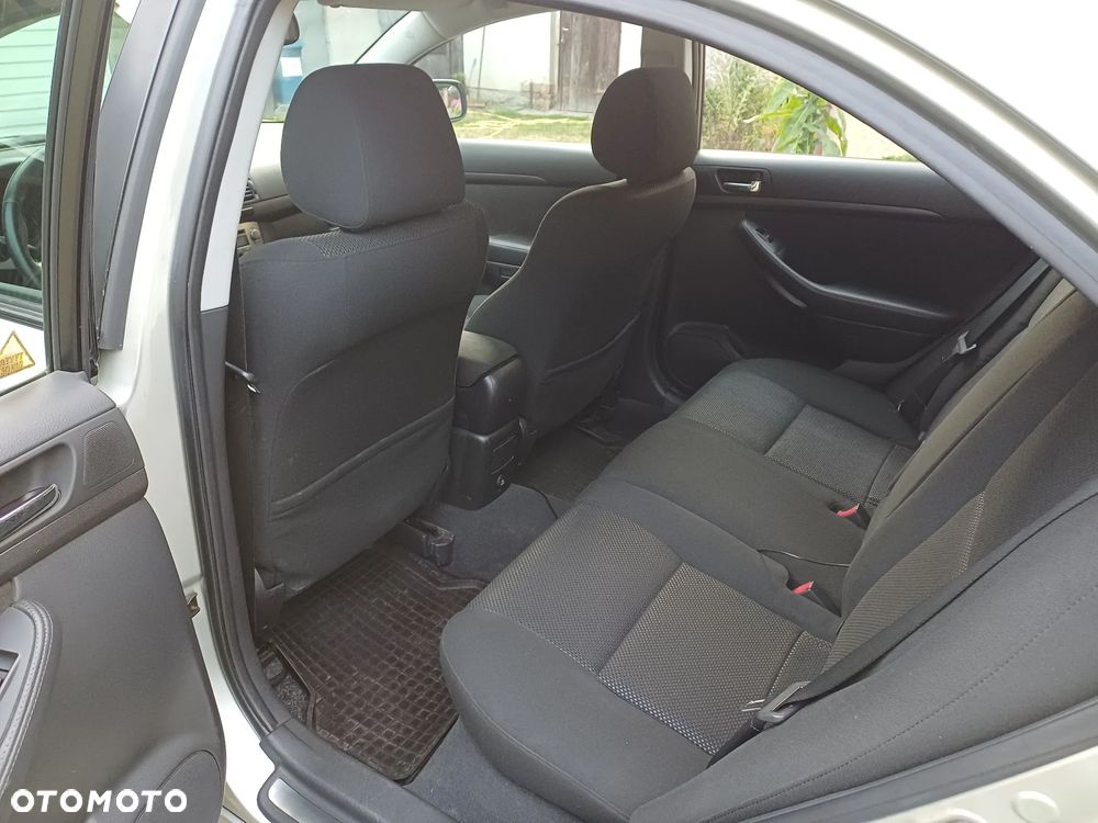 Toyota Avensis 2.0 VVT-i Edition - 3