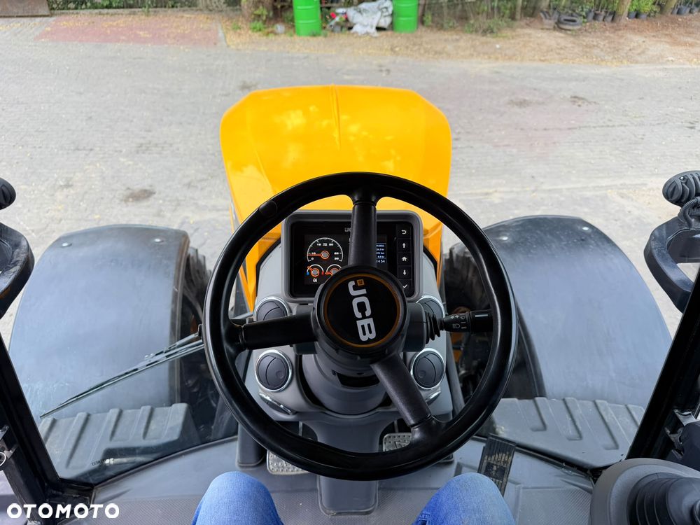 JCB Fastrac 8330 - 26