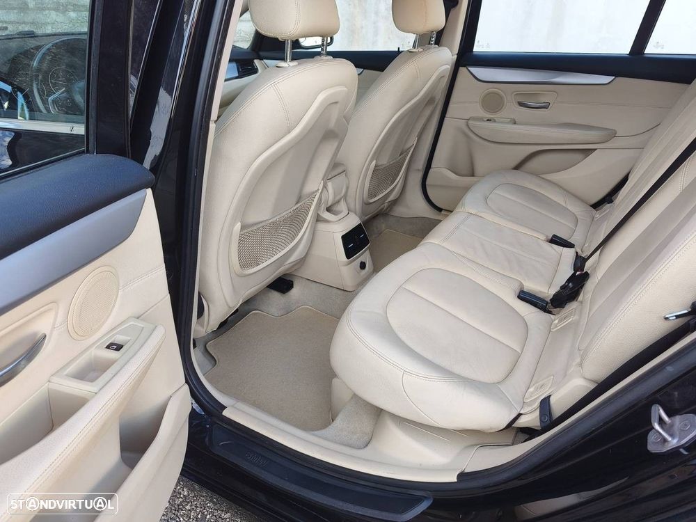 BMW 216 Gran Tourer d 7L Line Luxury - 27