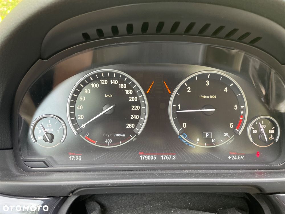 BMW Seria 5 525d xDrive - 14