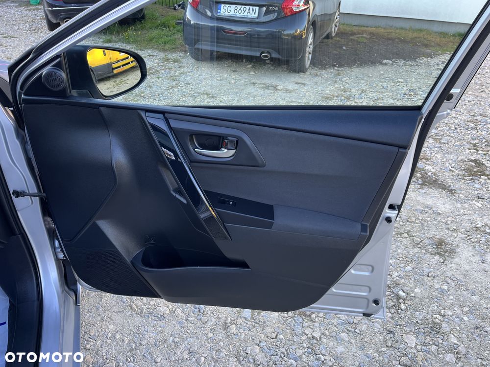 Toyota Auris 1.8 HSD Luna - 24