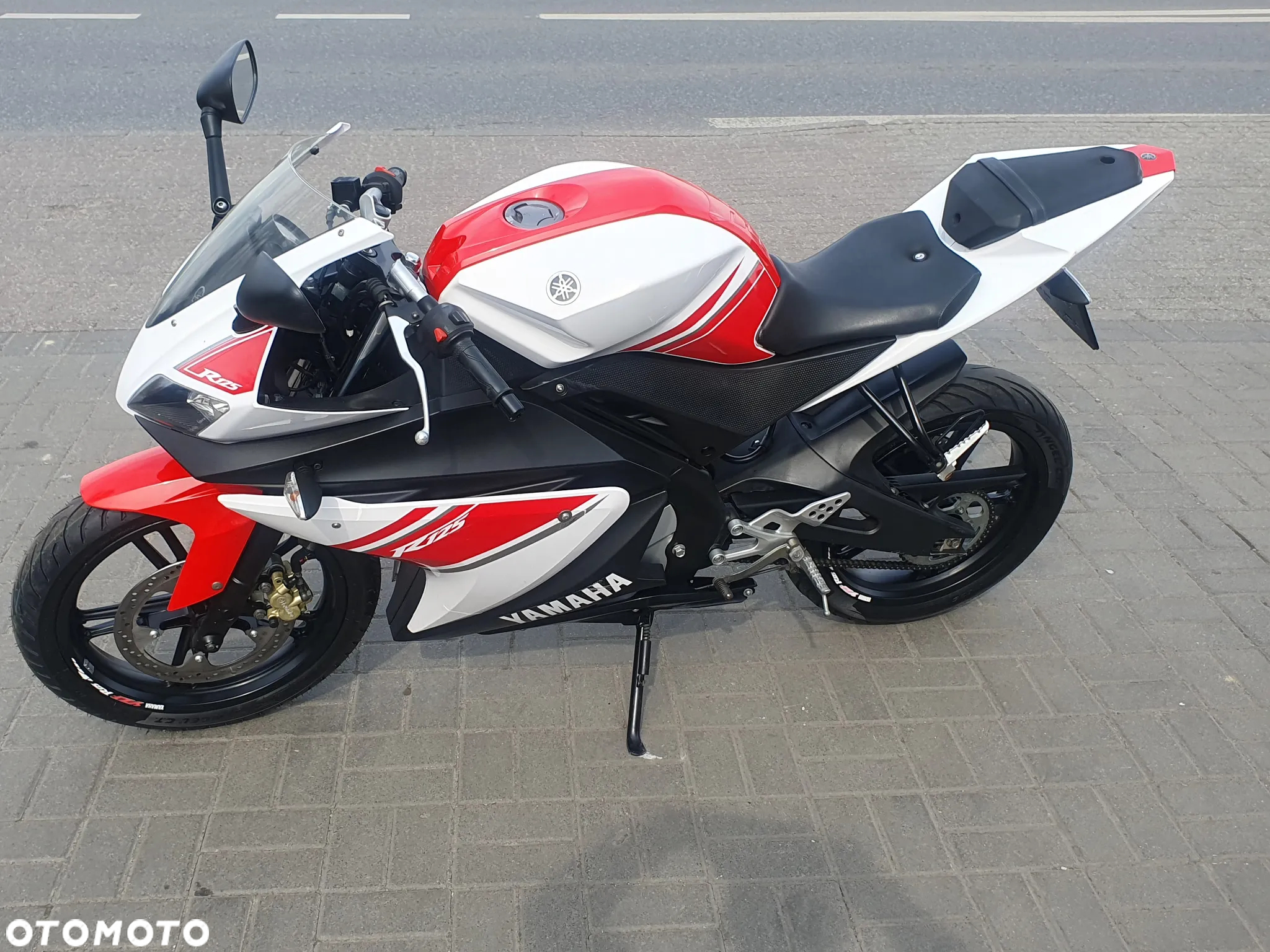 Yamaha YZF - 27