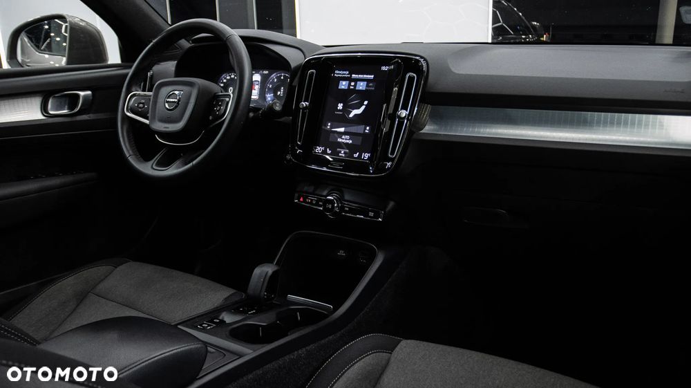 Volvo XC 40 T3 Momentum Pro - 12