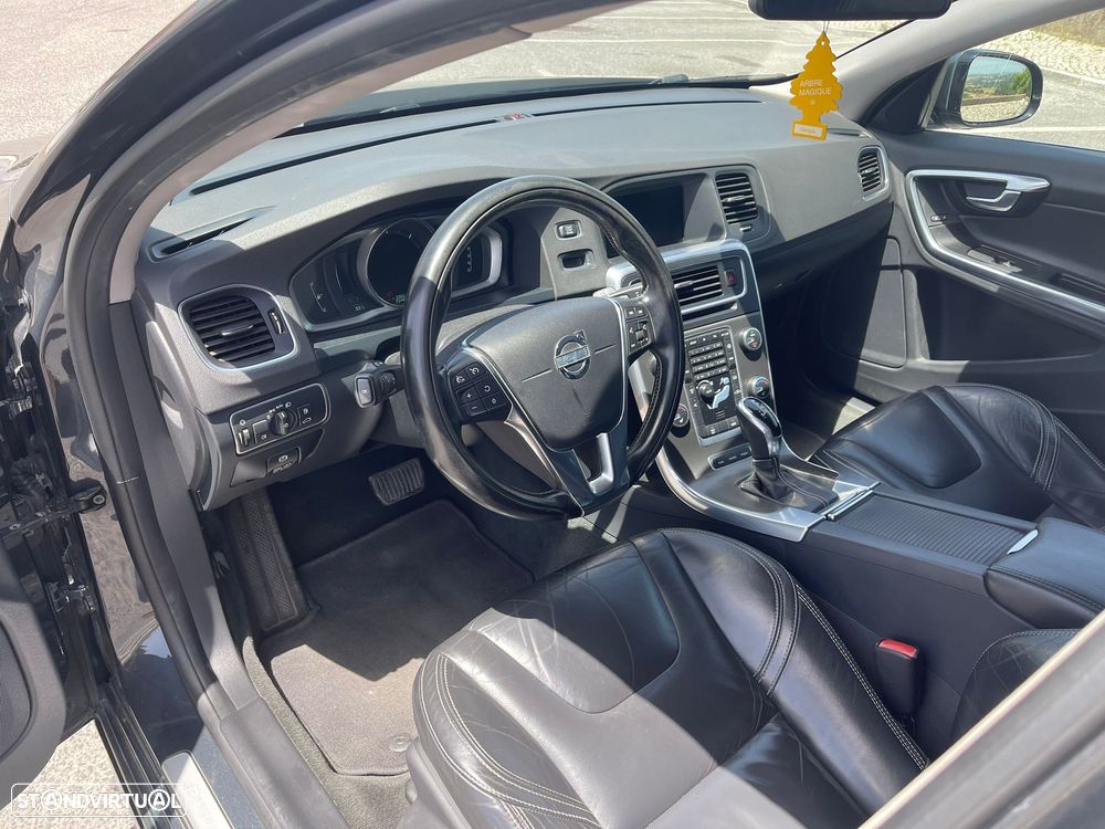 Volvo V60 D6 Plug-In-Hybrid AWD Geartronic Momentum - 6