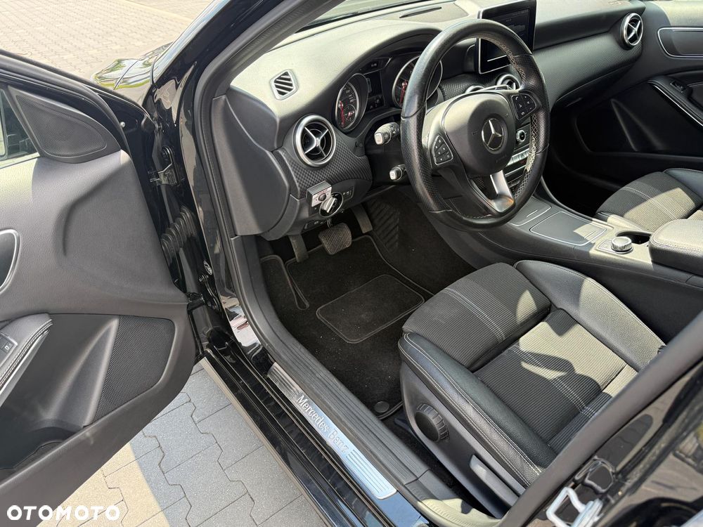 Mercedes-Benz Klasa A 180 7G-DCT Urban - 12