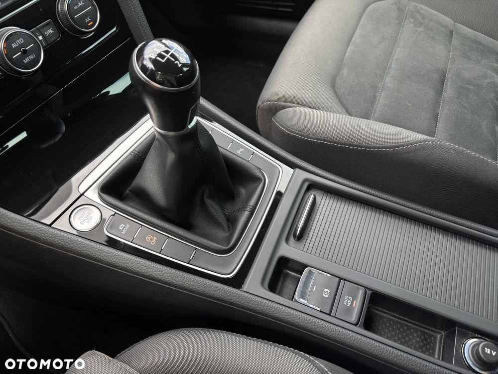 Volkswagen Golf - 8