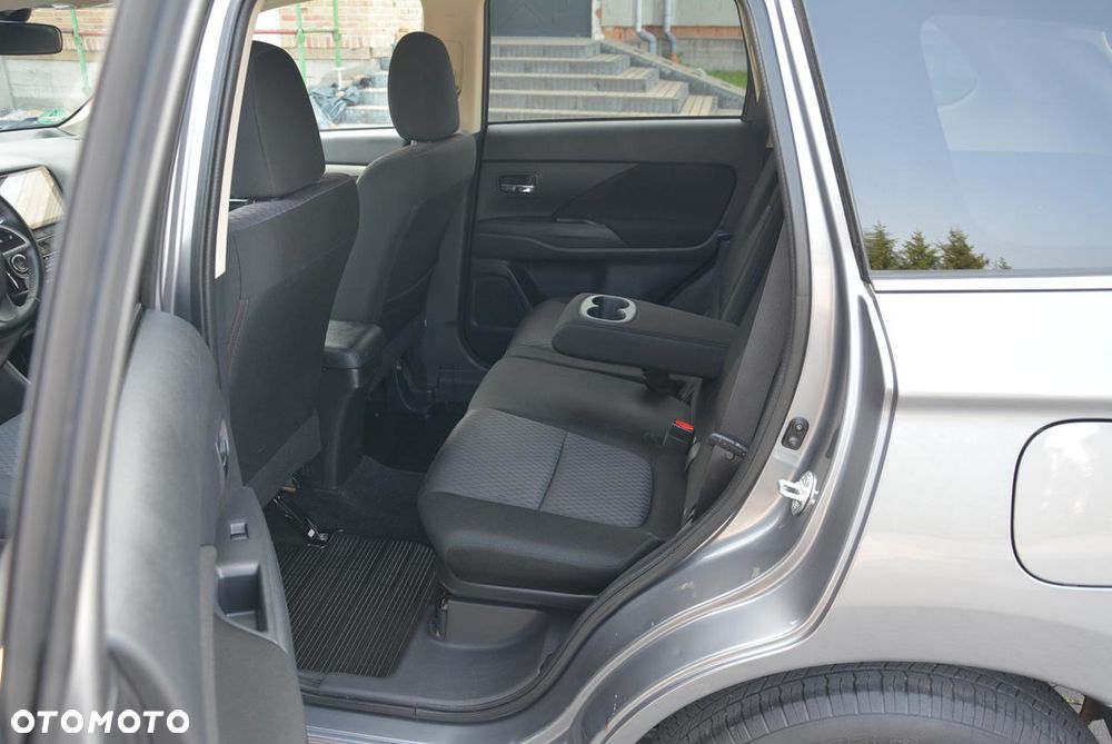 Mitsubishi Outlander 2.2 DID Intense + - 23