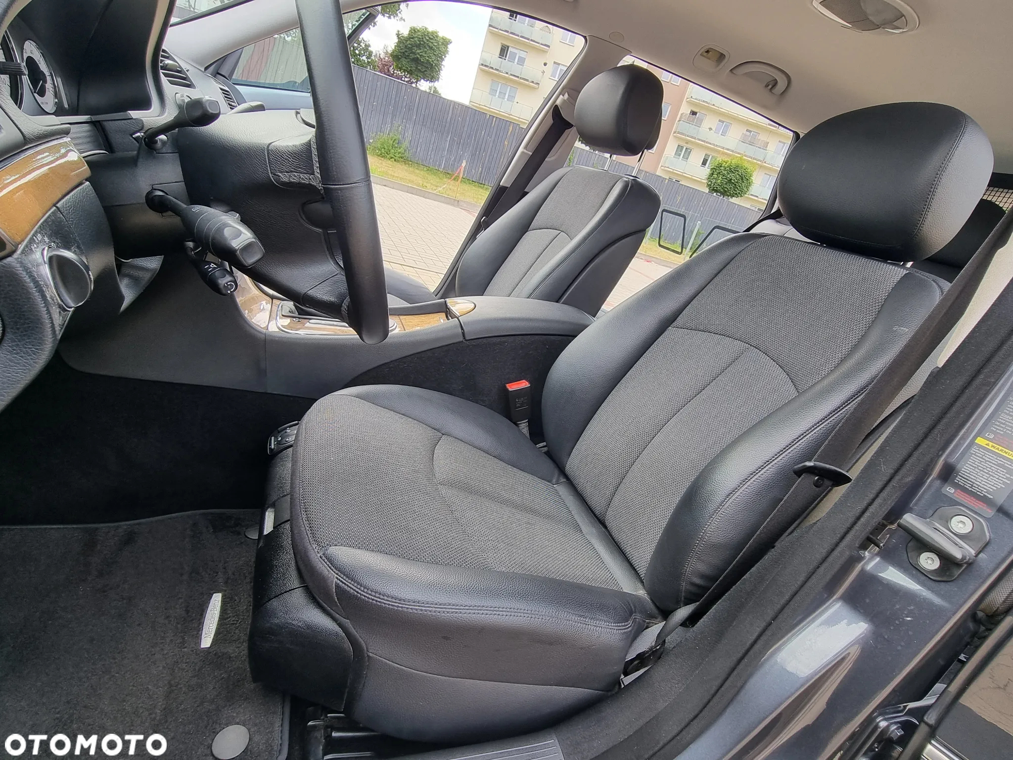 Mercedes-Benz Klasa E 200 T BlueEFFICIENCY 7G-TRONIC Avantgarde - 27