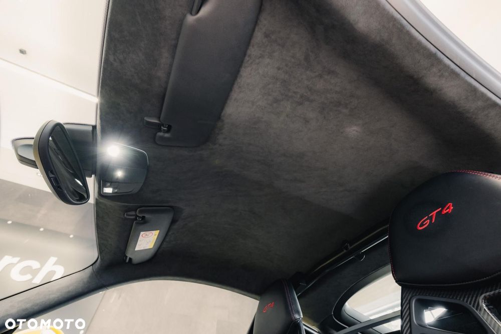 Porsche Cayman GT4 - 35