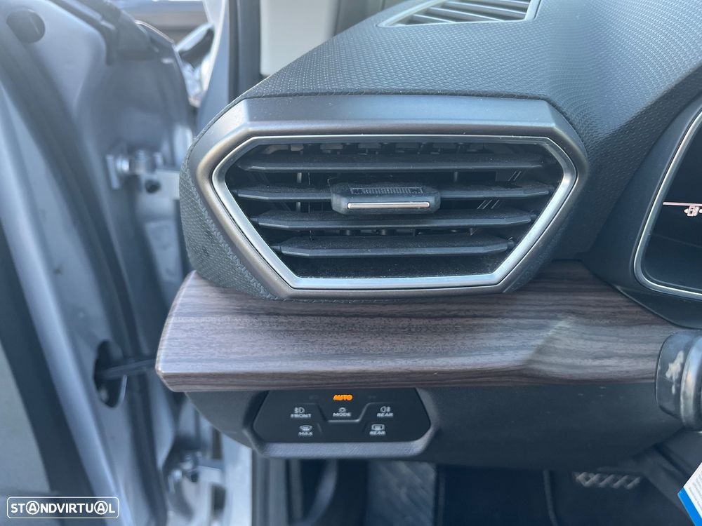 SEAT Leon 1.4 e-Hybrid Xcellence DSG - 28