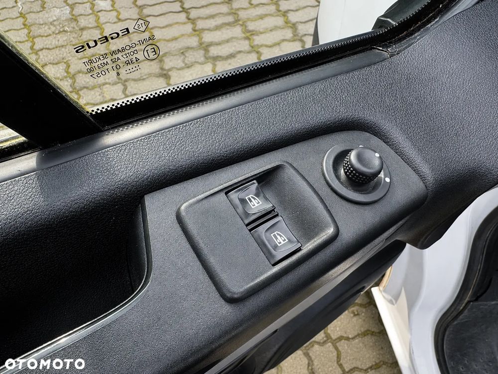 Renault TRAFIC - 13