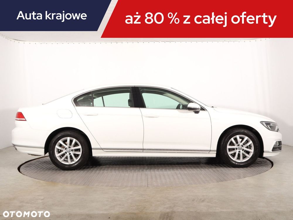 Volkswagen Passat - 8