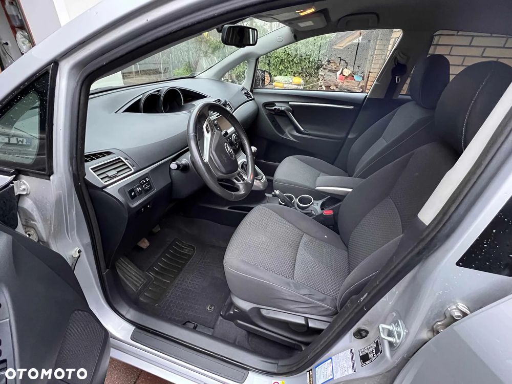 Toyota Verso 1.8 Premium 7os - 4
