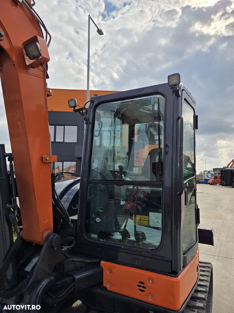 Hitachi ZX55, 5t, 2020, 2.189h, CUPLA RAPIDA HIDRAULICA+3 CUPE, senile cauciuc NOI, inst picon pe brate, inst rotire pe brate, LAMA NIVELARE, ad sapare 5m, latime 2m, ridica 3,2t, Aer cond, posibilitate leasing, STARE FOARTE BUNA-PROMOTIE 41.900 EUR+Tva - 29