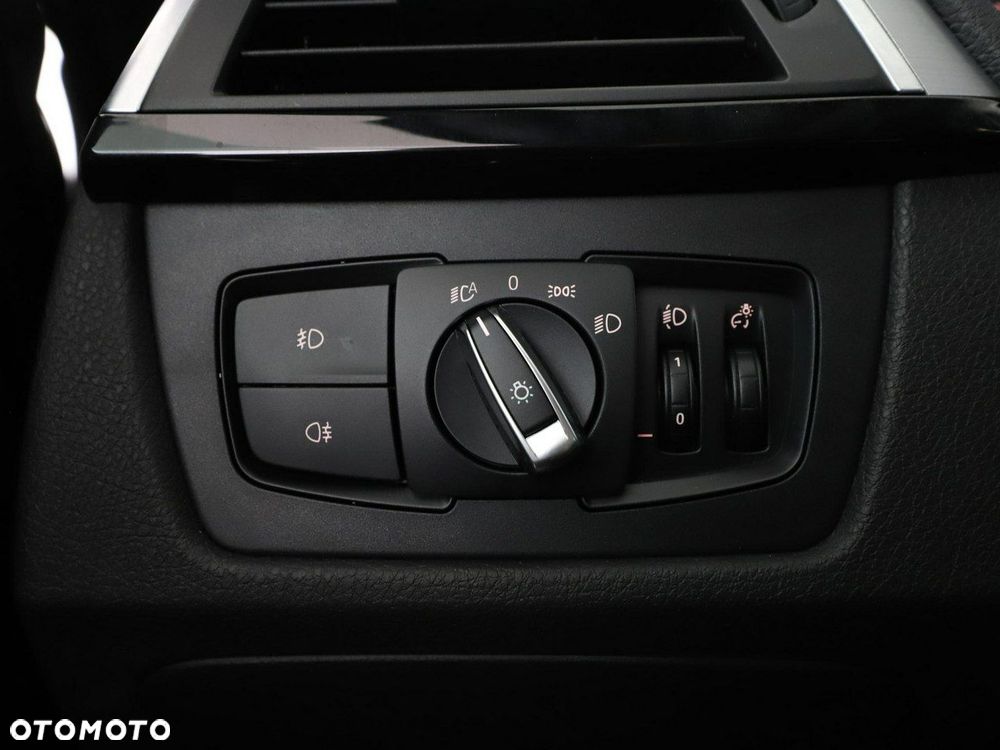 BMW Seria 3 318d M Sport - 34
