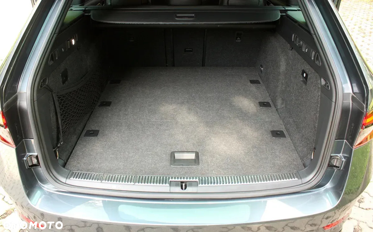 Skoda Superb Combi 2.0 TDI DSG Sportline - 17