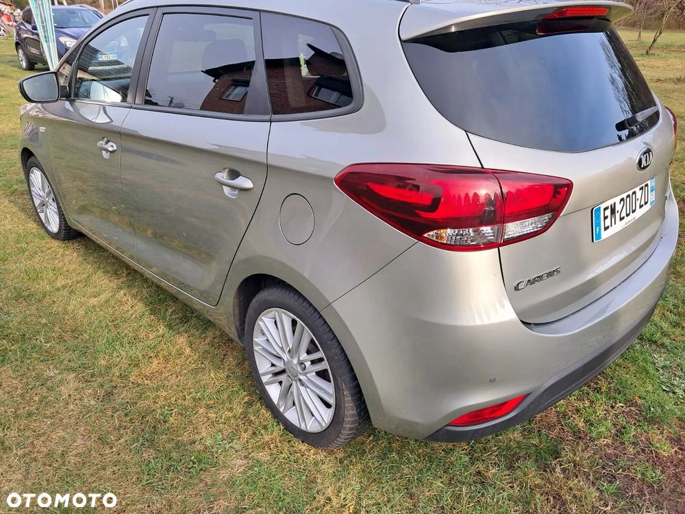 Kia Carens 1.7 CRDi 115 Dream Team Edition - 9