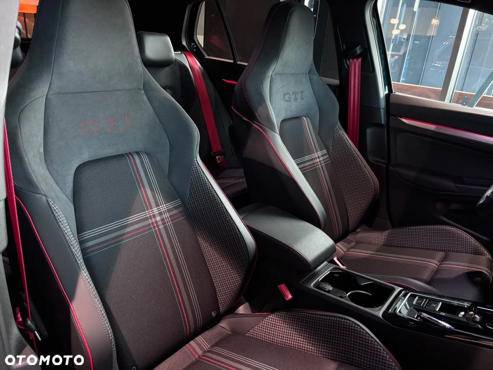 Volkswagen Golf - 20