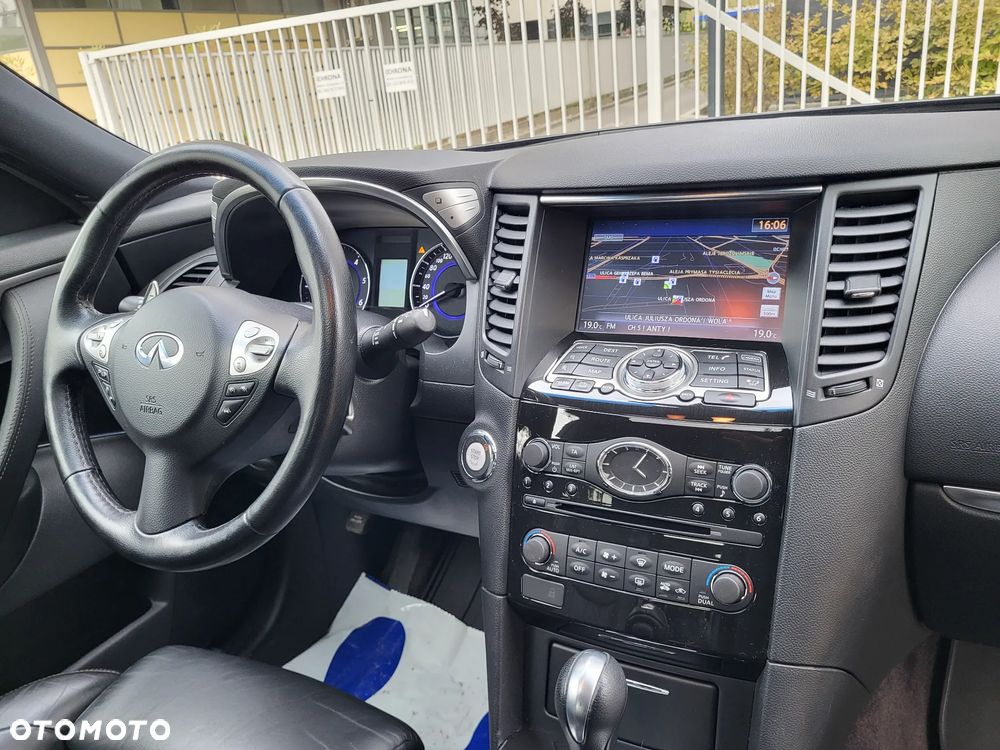 Infiniti Q70 3.0d S Premium - 10