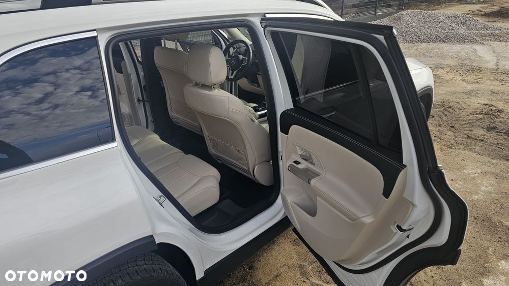 Mercedes-Benz GLB - 16