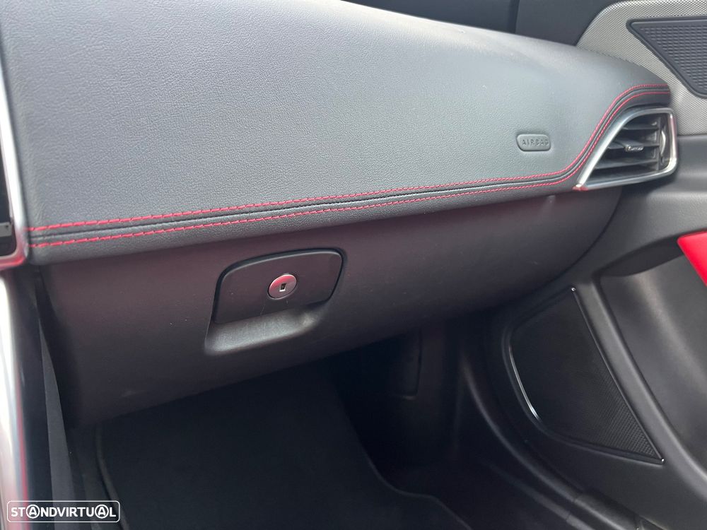 Jaguar XE 2.0 D R-Dynamic S - 23