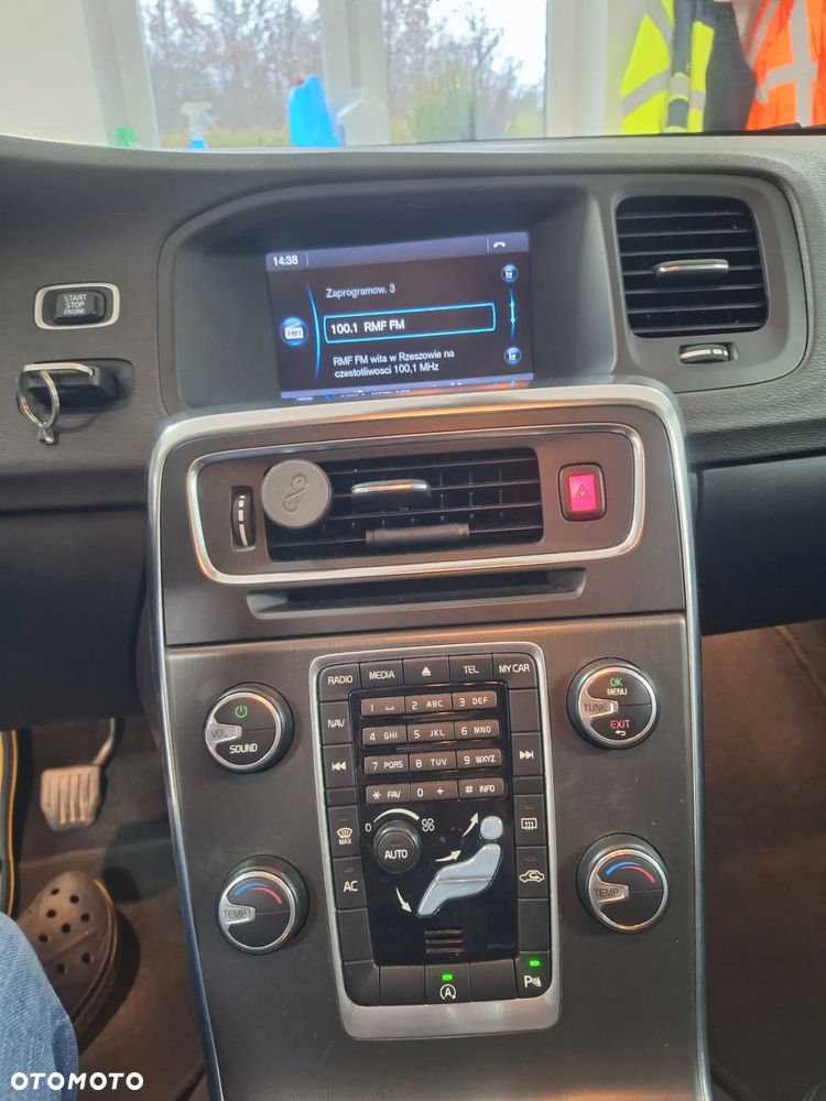 Volvo V60 D4 Edition - 17