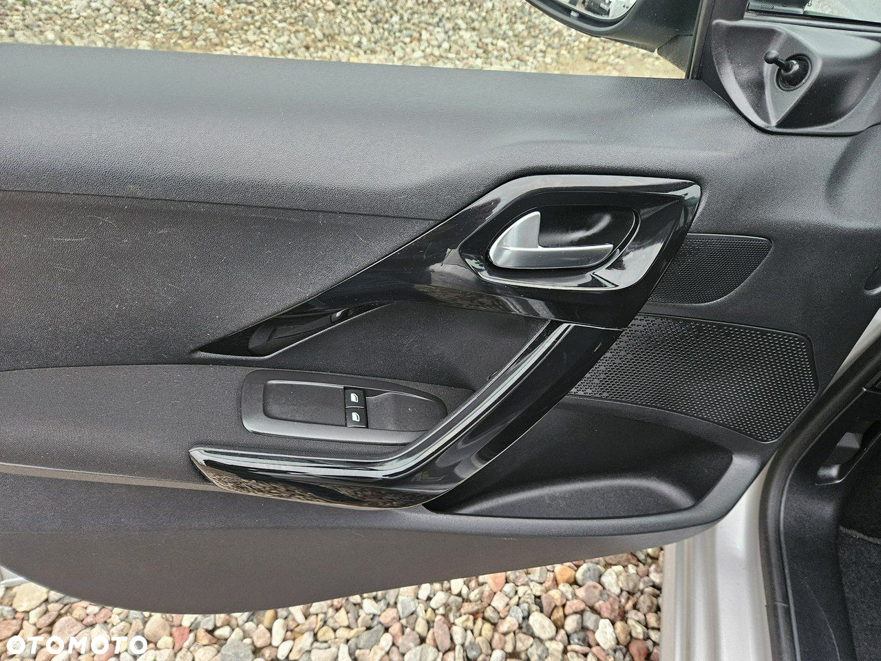 Peugeot 208 - 15