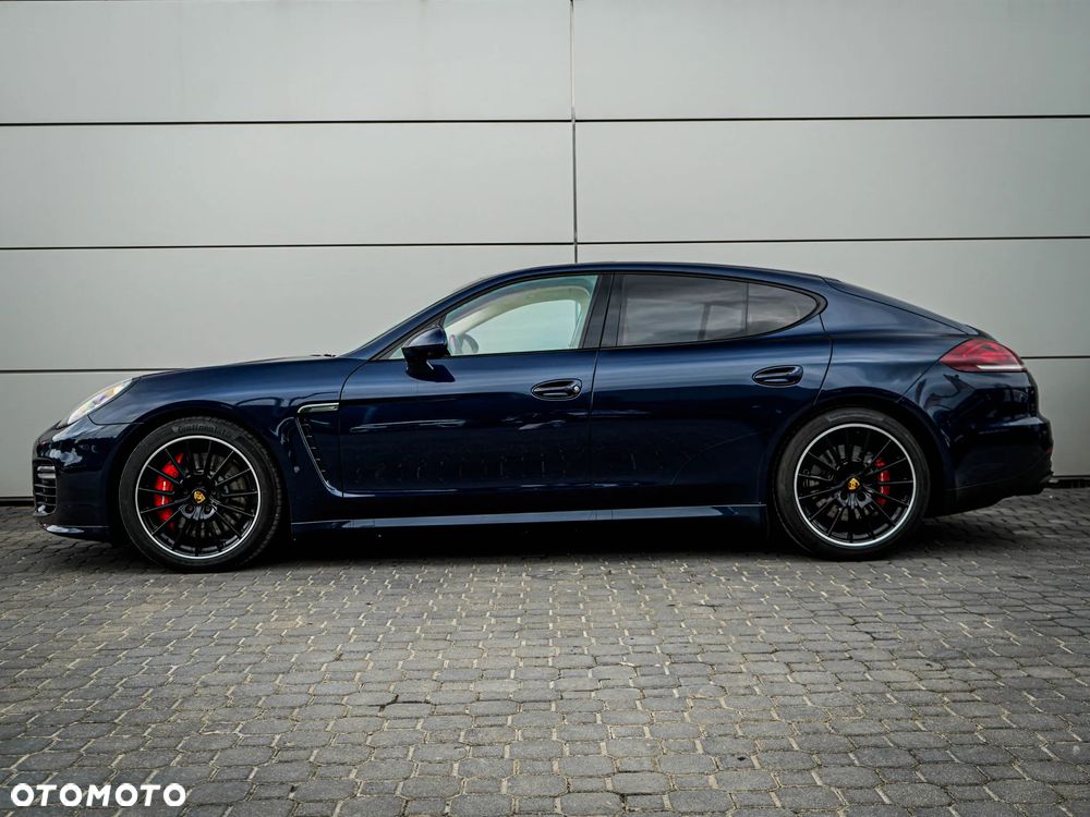 Porsche Panamera - 4